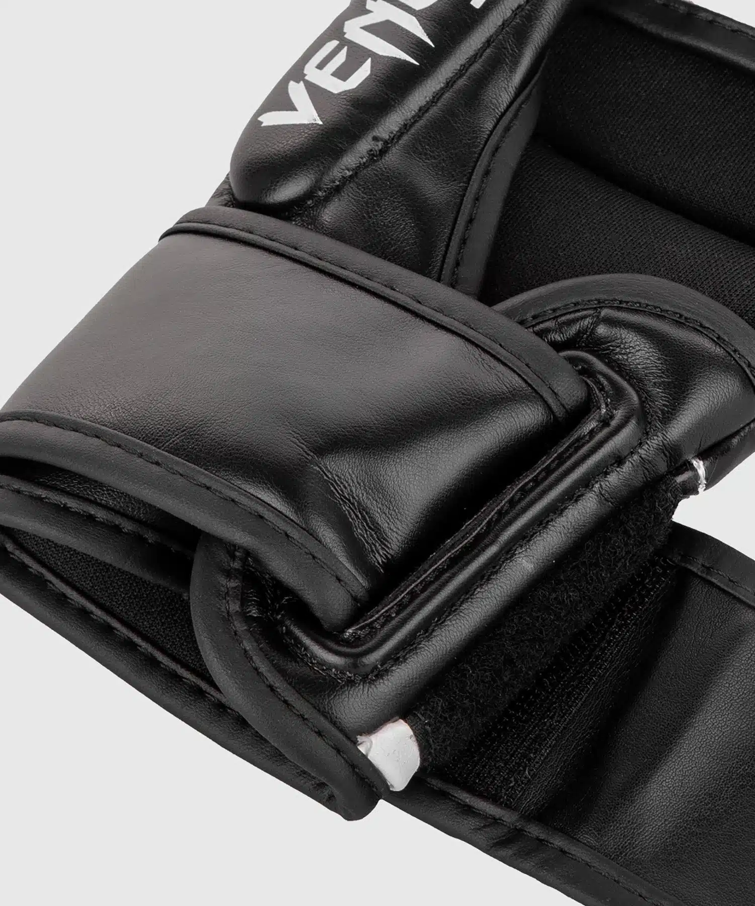 Venum MMA Trainingshandschoen Challenger 3.0 White/Black